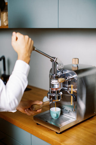 Godenzi Kaffeemaschine wird benutzt