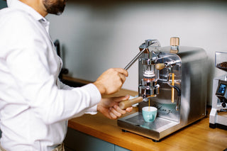 Godenzi Kaffeemaschine in betrieb von Micha Geiser